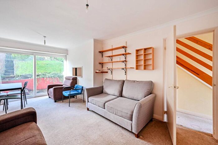 4 Bedroom Terraced House To Rent In Guildford Park Avenue, Guildford, GU2