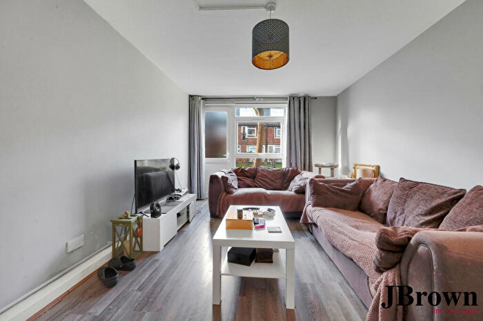 1 Bedroom Flat For Sale In Brydon Walk, London, N1