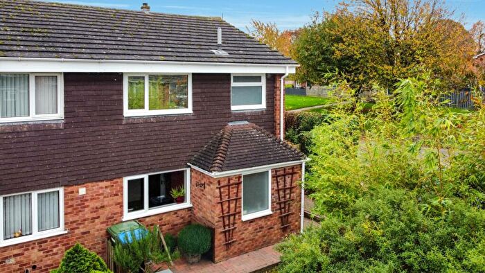 3 Bedroom End Of Terrace House For Sale In Mayfield Road, Southam, Warwickshire, CV47