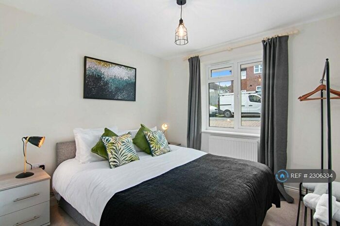 2 Bedroom Flat To Rent In Botley, Oxford, OX2