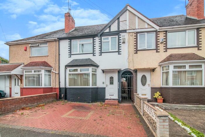 3 Bedroom Property To Rent In Moorlands Road, West Bromwich B71