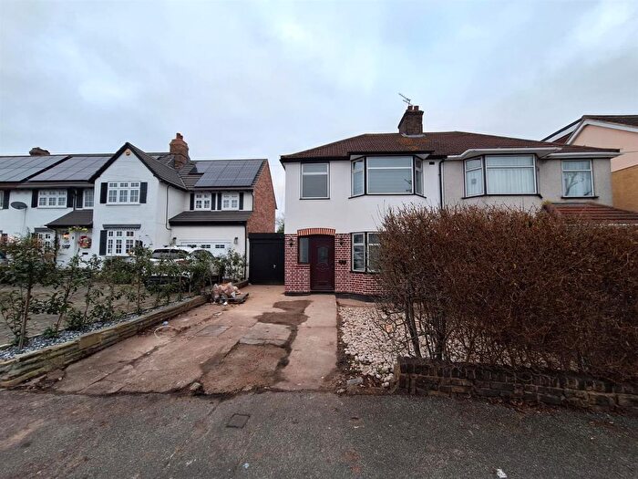 4 Bedroom Property To Rent In Osborne Road, Hornchurch, RM11