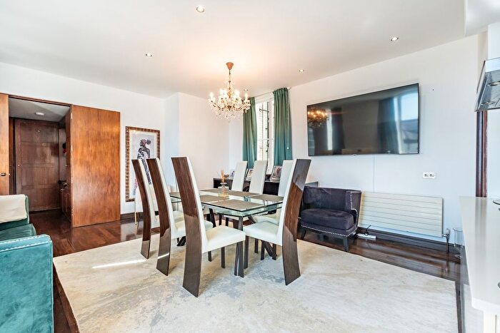 3 Bedroom Flat To Rent In Marloes Road, London, W8