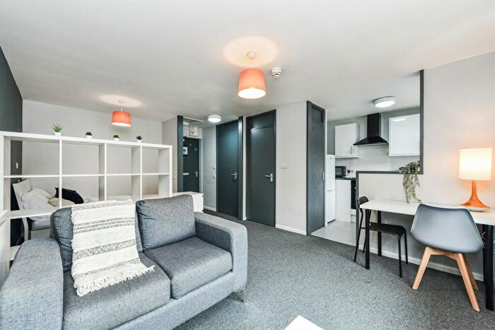 1 Bedroom Apartment To Rent In Available Now Varsity Clifton, NG11