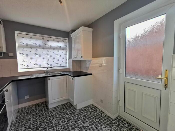 3 Bedroom Semi-Detached House To Rent In Howden Way, Eastmoor, Central Wakefield, WF1