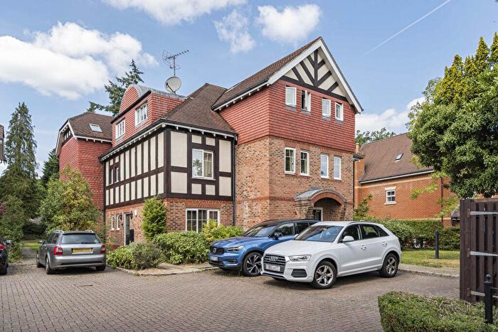2 Bedroom Apartment For Sale In Coley Avenue, Woking, Surrey, GU22