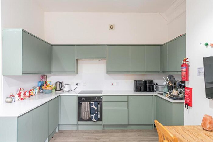 5 Bedroom Flat To Rent In Otterburn Villas, Jesmond, Newcastle Upon Tyne, NE2