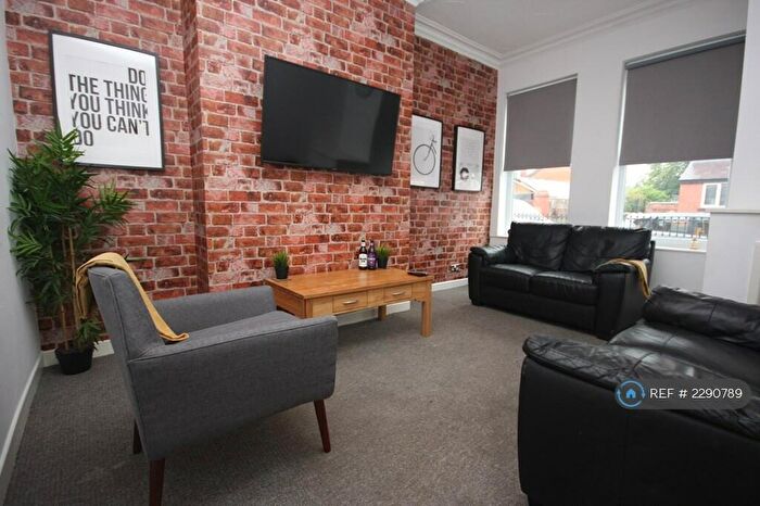 5 Bedroom Terraced House To Rent In Tootal Road, Salford, M5