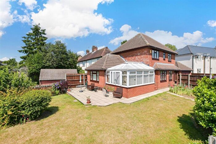 4 Bedroom Detached House For Sale In School Road, Billericay, Essex, CM12