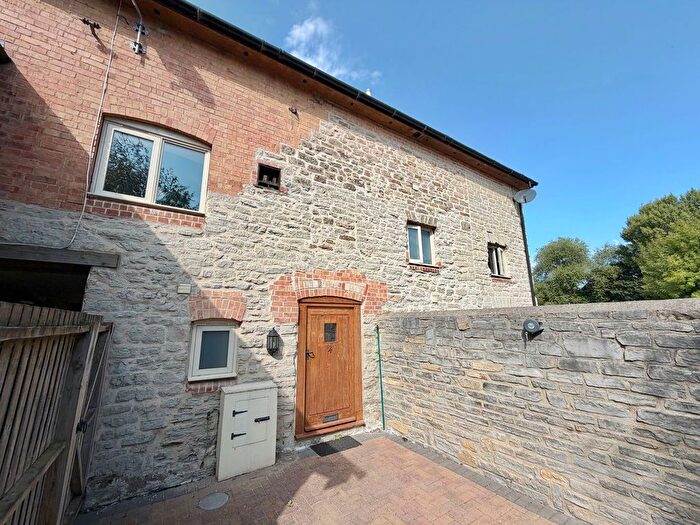 3 Bedroom Mews To Rent In Hele Manor Barns, Taunton, TA4