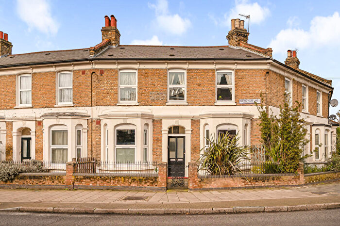 1 Bedroom Flat For Sale In Meeting House Lane, London, SE15