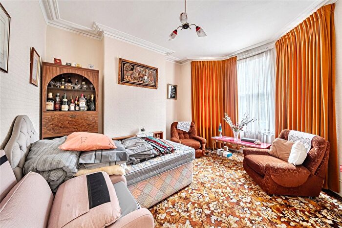 3 Bedroom Detached House For Sale In Cobham Road, Wood Green, N22