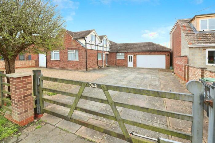4 Bedroom Detached Bungalow For Sale In Newton Road, Rushden, NN10