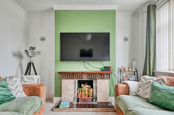 3 Bedroom Terraced House For Sale In Amington Road, Tamworth, Staffordshire, B77