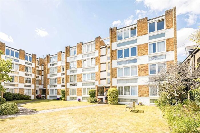 2 Bedroom Flat To Rent In Kent Road, Kew, Richmond, TW9