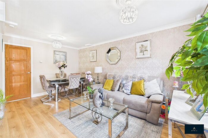 2 Bedroom Semi-detached House For Sale In Atwell Close, London, E10