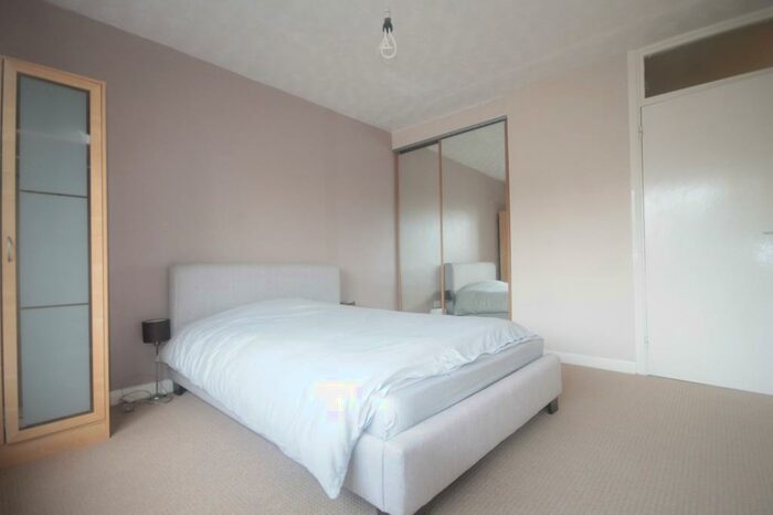 2 Bedroom Flat To Rent In Acorn Court, Oaks Lane, Newbury Park / Ilford, IG2