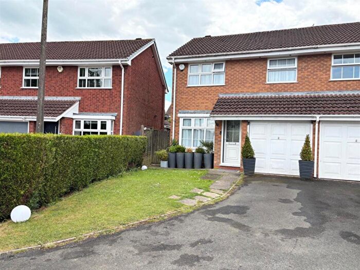 3 Bedroom Semi-Detached House To Rent In Woodbury Grove, Solihull, West Midlands, B91