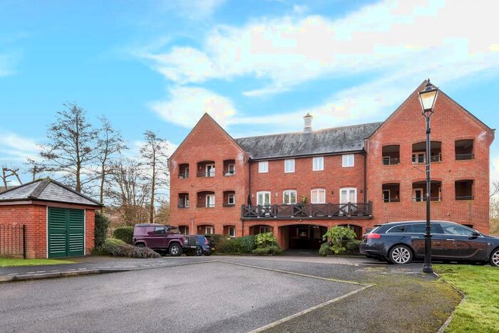 2 Bedroom Maisonette To Rent In Twyford, Berkshire, RG10