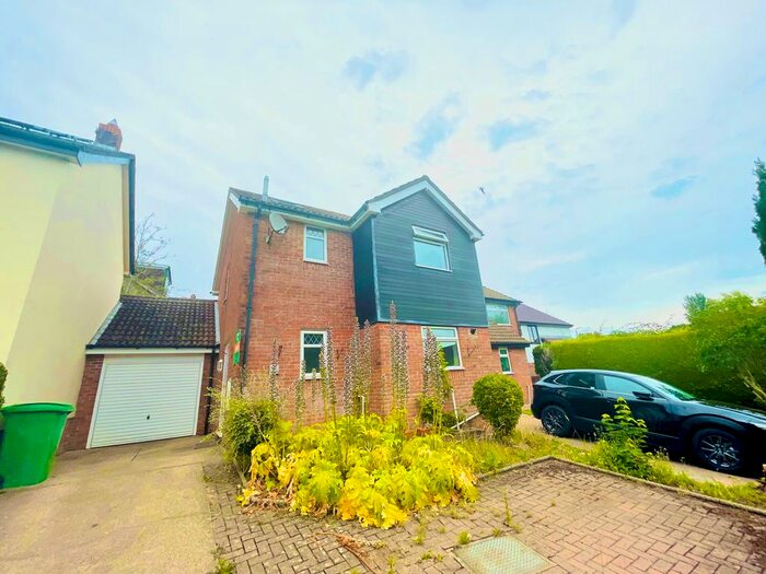 3 Bedroom Property To Rent In Launcelot Crescent, Thornhill, Cardiff, CF14