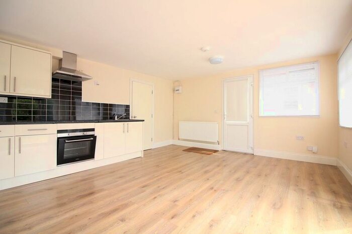 Studio To Rent In Humber Way, Langley, Slough, SL3