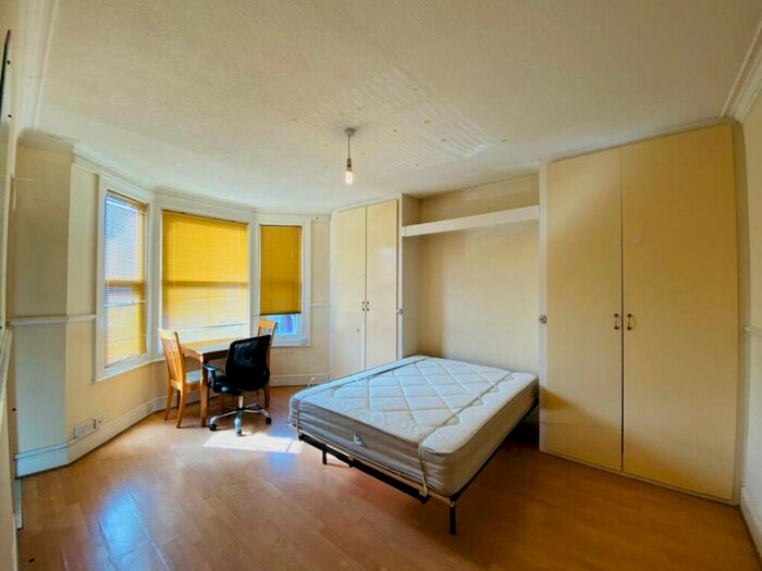 Flat To Rent In Vaughan Road, Harrow, HA1