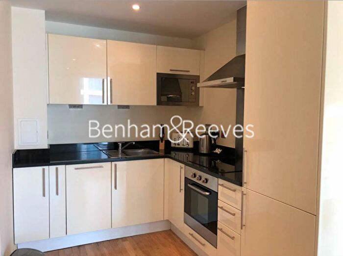 1 Bedroom Flat To Rent In Lanterns Way, London, E14