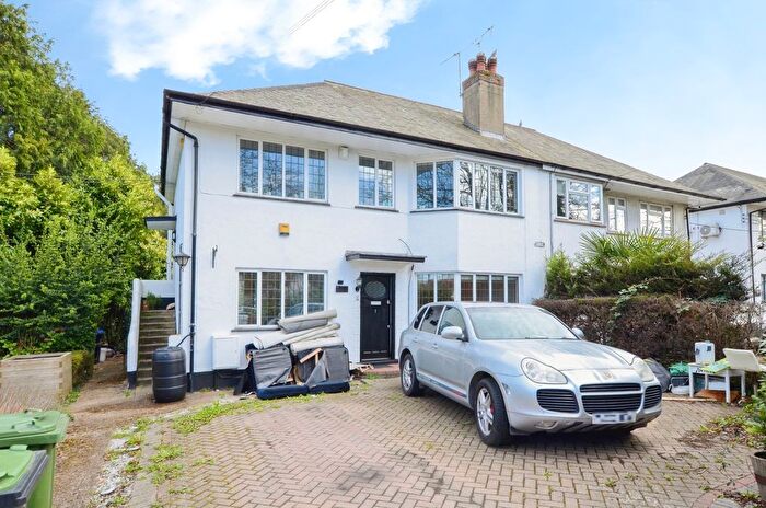 2 Bedroom Flat To Rent In Church Road, Iver, Buckinghamshire, SL0