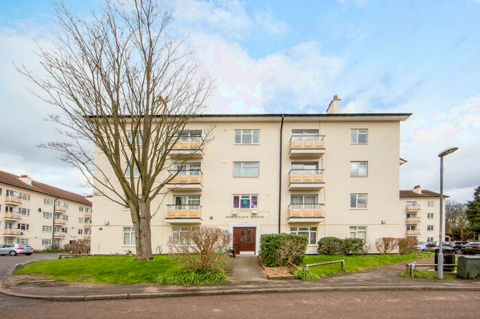 3 Bedroom Apartment To Rent In Newdigate House, Kingsnympton Park, Kingston Upon Thames, Surrey, KT2