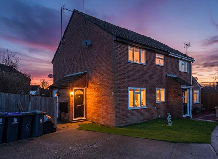 1 Bedroom End Of Terrace House For Sale In Caernarvon Close, Hockley, SS5