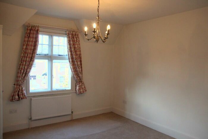 2 Bedroom Apartment To Rent In High Street, Hungerford, Berkshire, ., RG17