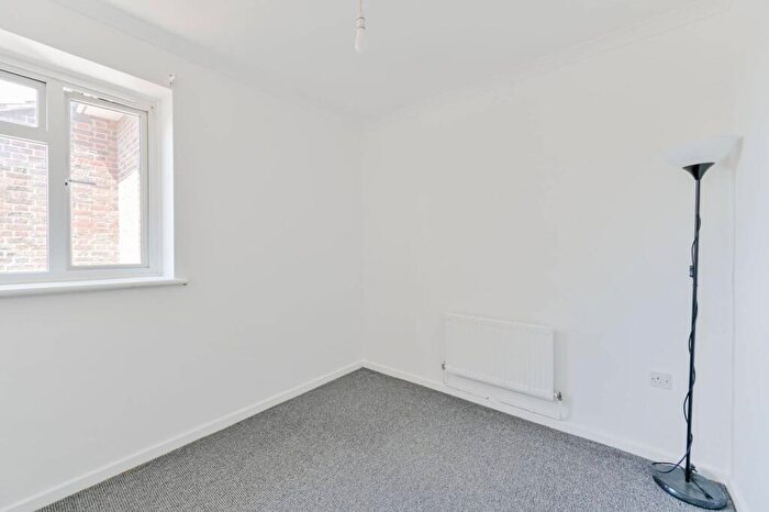 3 Bedroom Flat To Rent In London Road, Mitcham, CR4