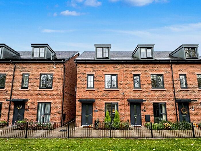 3 Bedroom End Of Terrace House For Sale In Bankside Close, Prestwich, M7