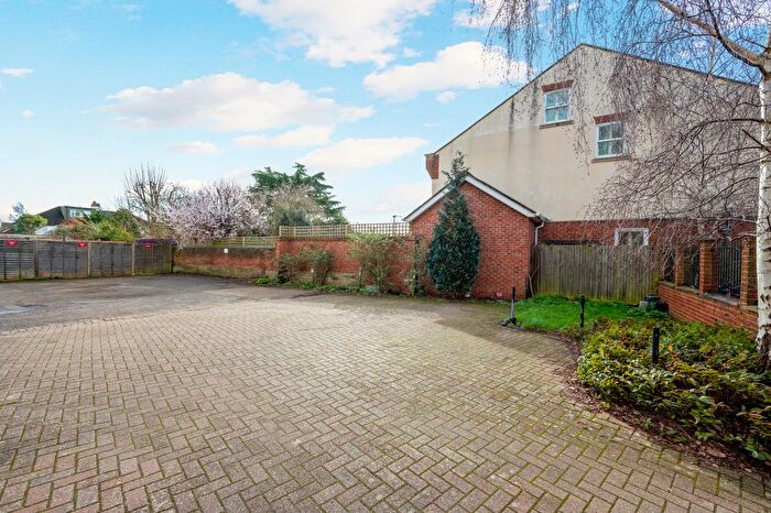 1 Bedroom Flat To Rent In Hidden Close, West Molesey, Surrey, KT8