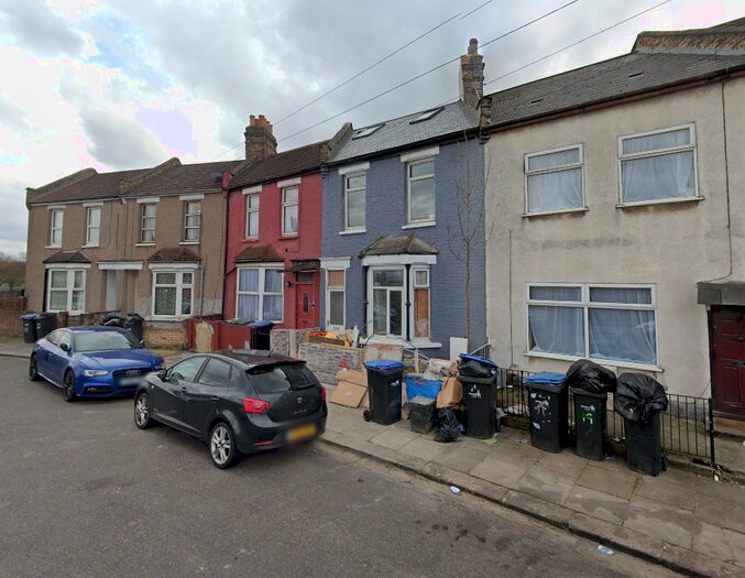 9 Bedroom End Of Terrace House To Rent In Rays Avenue, Edmonton, London, N18