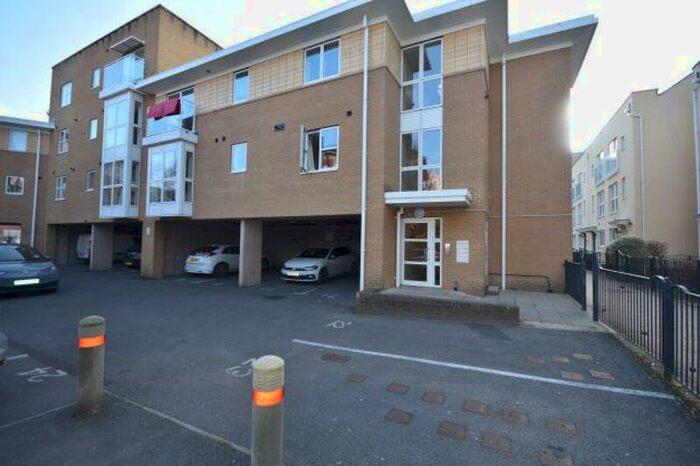 2 Bedroom Flat To Rent In St Davids Hill, St Davids, Exeter, EX4