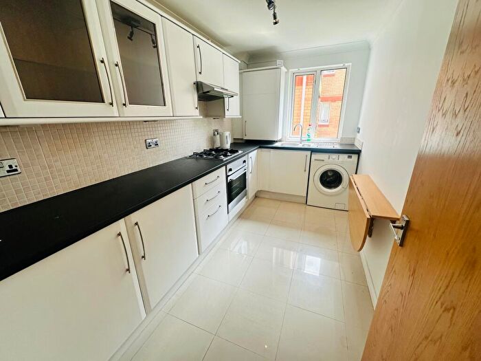 2 Bedroom Flat To Rent In Parsonage Road, Bournemouth, BH1