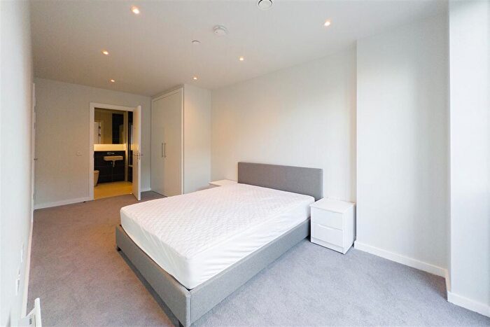2 Bedroom Apartment To Rent In The Gate, Meadowside, M4
