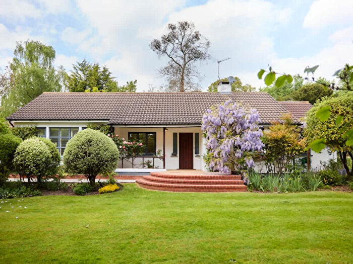 4 Bedroom Detached House To Rent In Rectory Road, Maidenhead, SL6