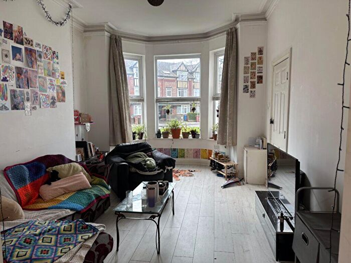 4 Bedroom Terraced House To Rent In Richmond Grove - Victoria Park - £ Pppw, M13