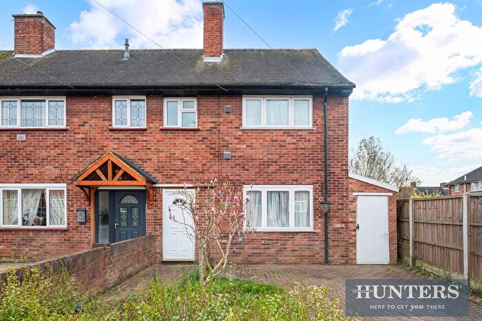3 Bedroom End Terrace House For Sale In Sparrow Farm Drive, Feltham, TW14