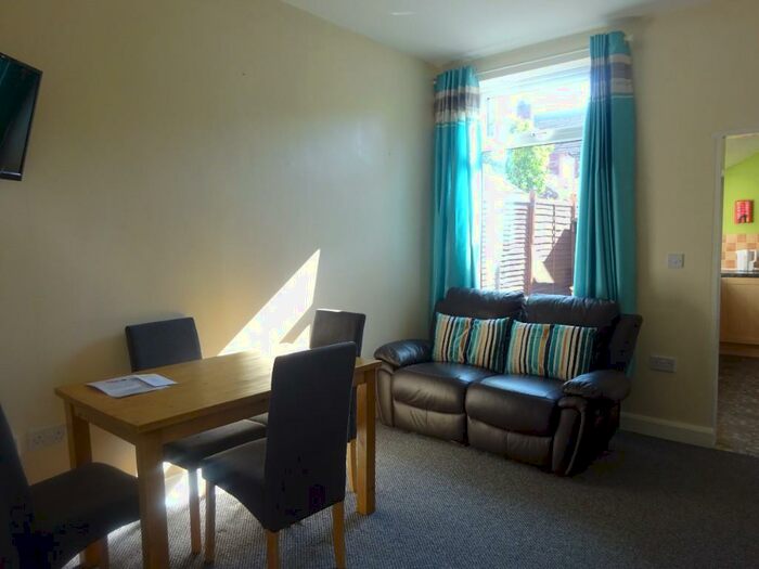 4 Bedroom House To Rent In Avondale Street, Lincoln, Lincolnshire, LN2