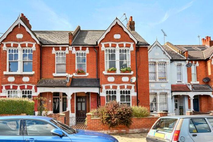 3 Bedroom Flat To Rent In Thorpebank Road, London, W12