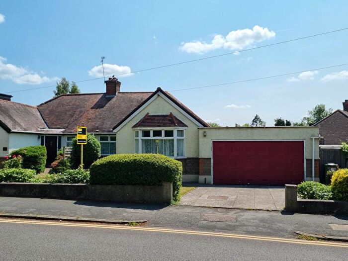 3 Bedroom Semi-Detached Bungalow For Sale In Mount Grace Road, Potters Bar, EN6