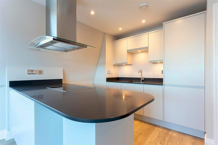 Studio To Rent In High Street, Egham, TW20