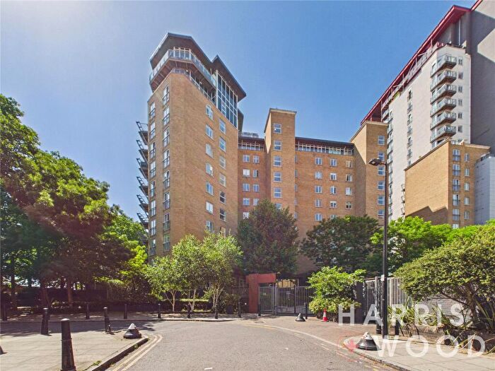 2 Bedroom Apartment To Rent In Hutchings Street, London, E14