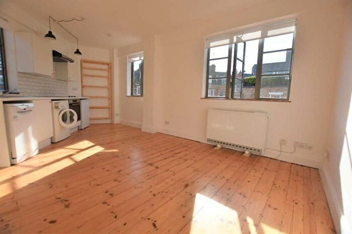 1 Bedroom Flat To Rent In Tysoe Street, London, EC1R
