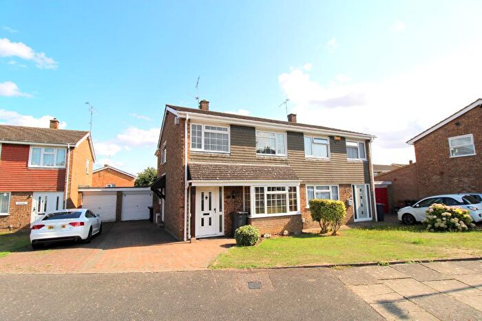 3 Bedroom Semi-Detached House For Sale In Benson Close, Bramingham, Luton, Bedfordshire, LU3