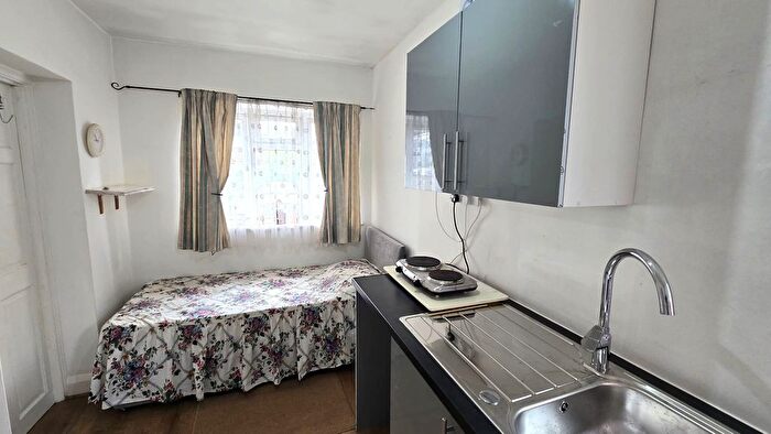 Studio To Rent In Ivy Close, Eastcote, HA5