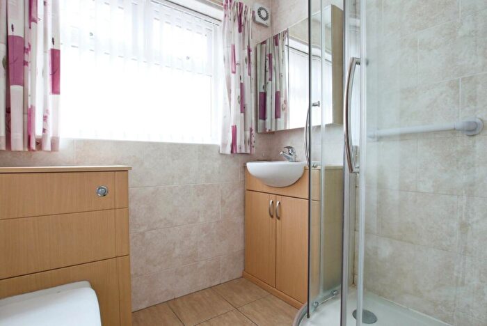 2 Bedroom Semi-Detached Bungalow For Sale In Norland Avenue, Hull, HU4